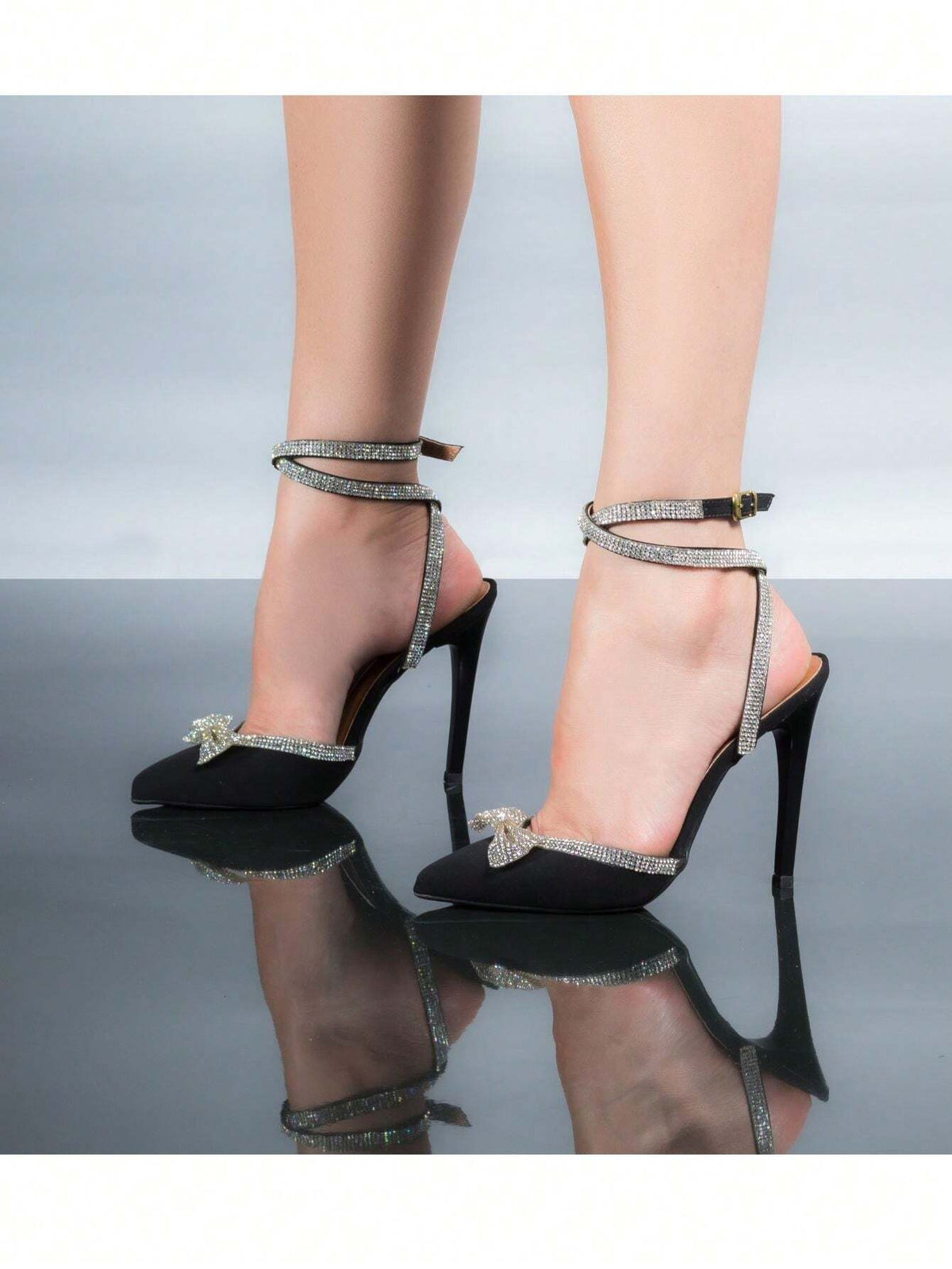 Scarpin Feminino Ellas Online Salto Alto com Strass